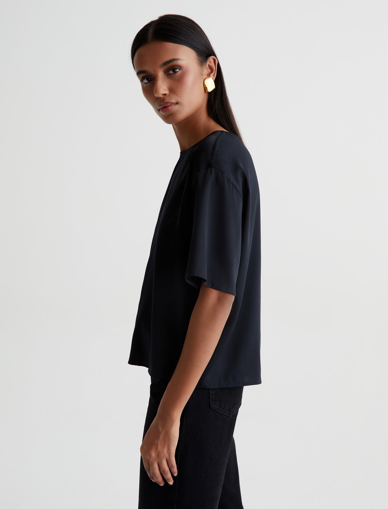 Nari|Luxe Silk Relaxed Crew Neck T-Shirt